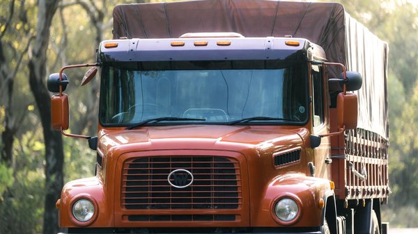 Flocage camion : boostez votre visibilité sur la route